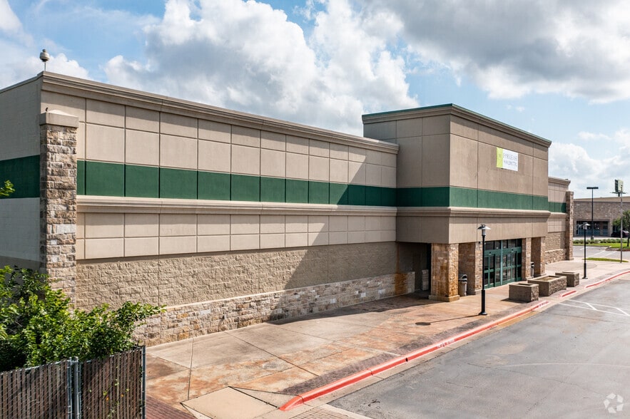 More Photos Of 117 Louis Henna Blvd, Round Rock Unknown For Lease