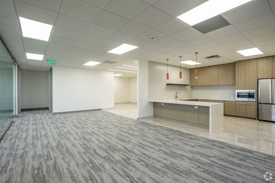 More Photos Of 12400 Coit Rd, Dallas Office For Lease