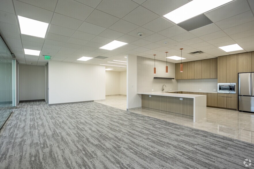 More Photos Of 12400 Coit Rd, Dallas Office For Lease