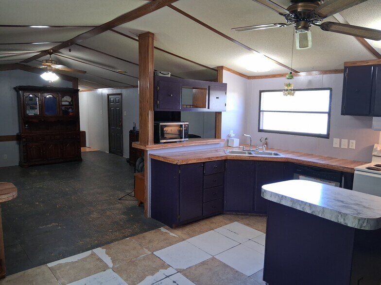 More Photos Of 8719 Pearson Rd, Ore City Warehouse For Sale