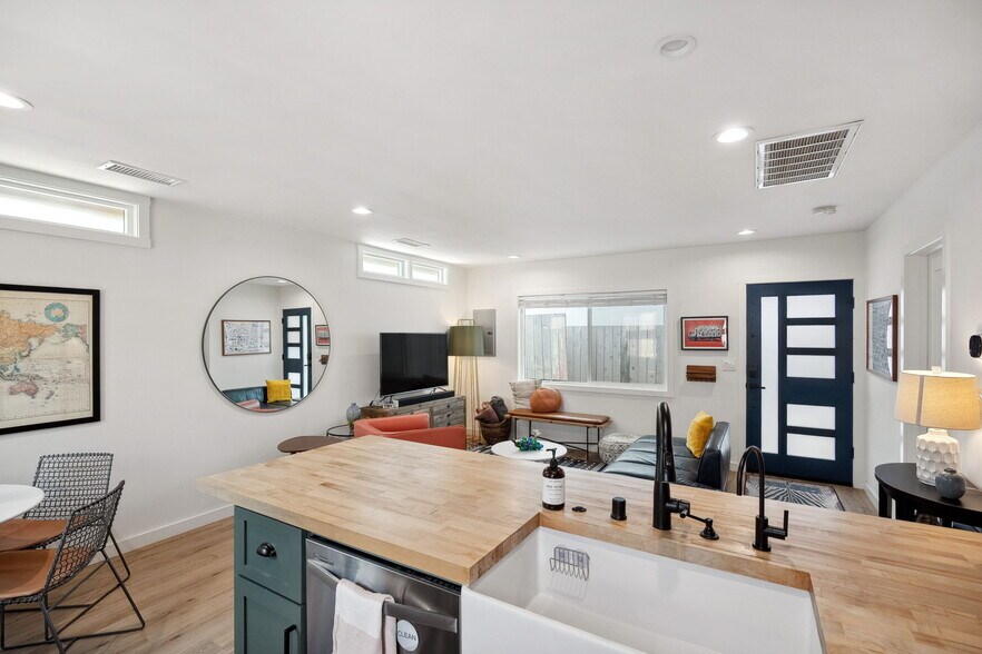 More Photos Of 4852 S Centinela Ave, Los Angeles Multifamily For Sale