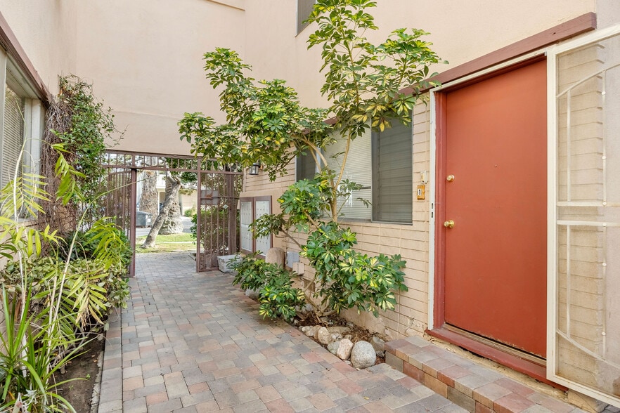 More Photos Of 3705 WESTWOOD BL, Los Angeles Apartments For Sale