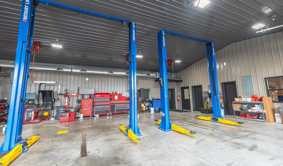 More Photos Of 1008 E Main St, Linn Auto Dealership For Sale