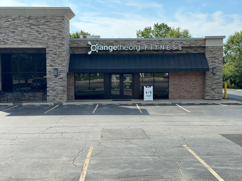 More Photos Of 21000 S La Grange Rd, Frankfort Storefront Retail Office For Lease