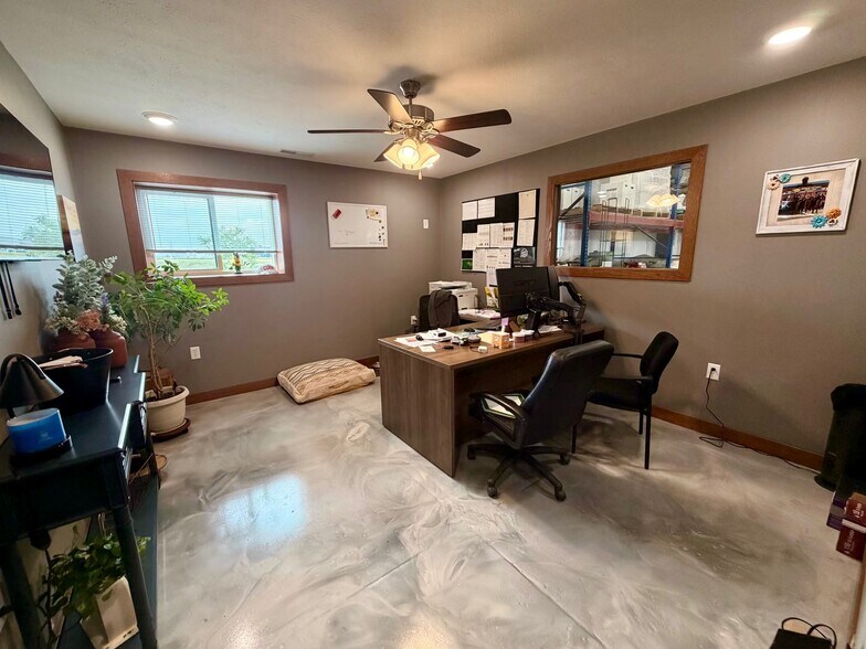 More Photos Of 405 Lake Ave, Gothenburg Distribution For Sale