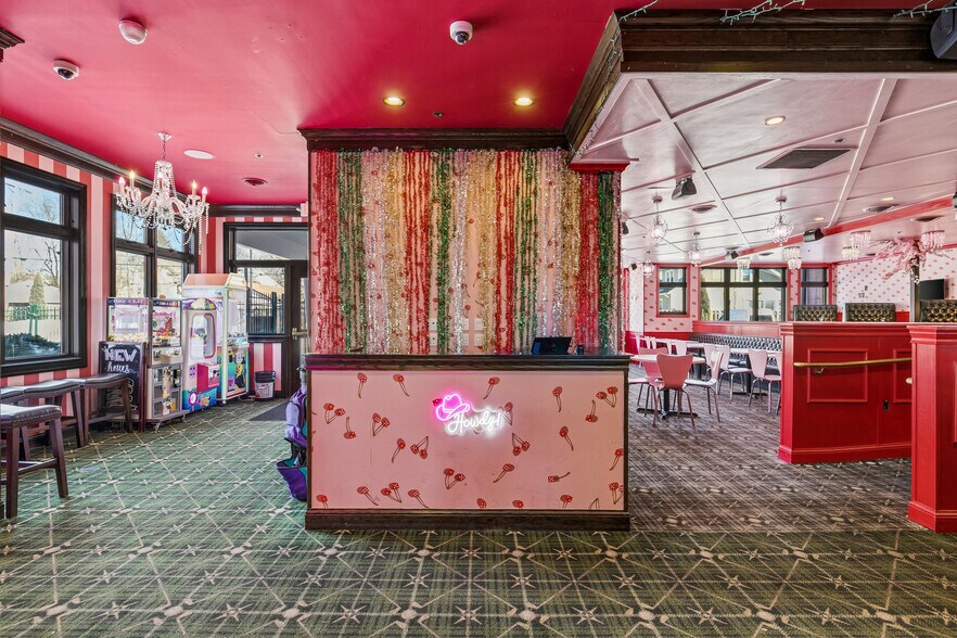 More Photos Of 2501 & 2519 Marshall St NE, Minneapolis Restaurant For Sale