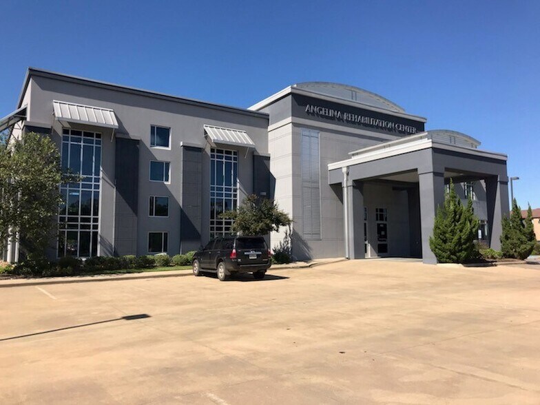 Primary Photo Of 402 S John Redditt Dr, Lufkin Medical For Sale