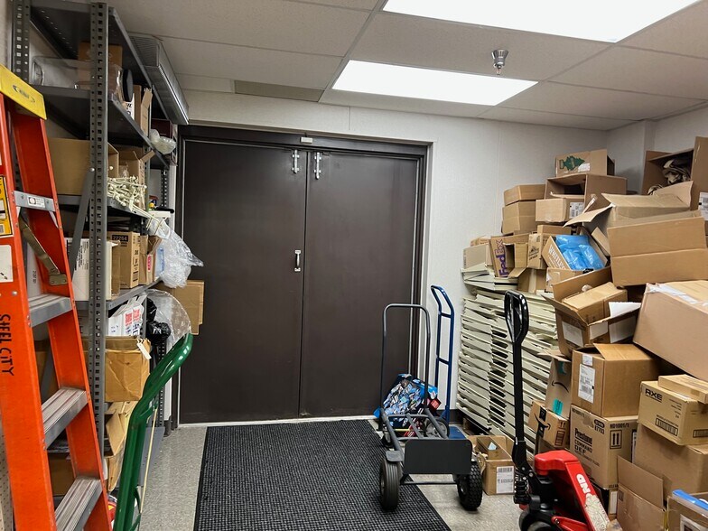 More Photos Of 1036-1062 Corporate Ln, Export Storefront Retail Office For Lease