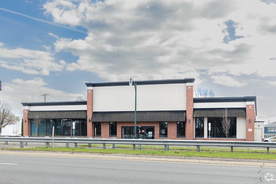 Primary Photo Of 831-839 Sunrise Hwy, Lynbrook Freestanding For Lease