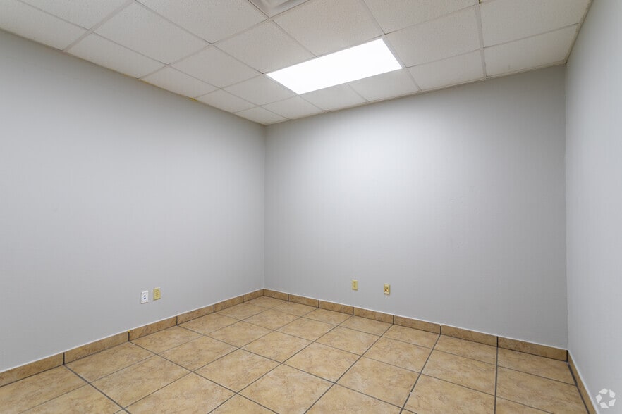 More Photos Of 2463-2469 Freedom Dr, San Antonio Light Distribution For Lease
