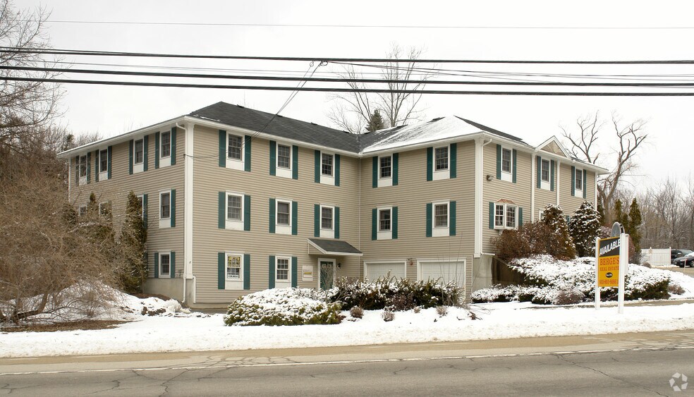 More Photos Of 389 Main St, Salem Office For Sale