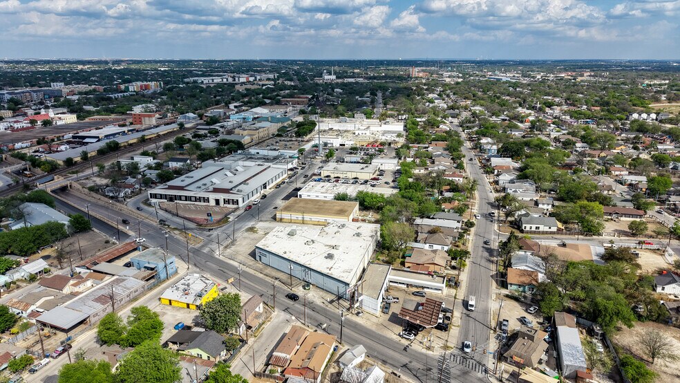 More Photos Of 130 E Zavalla, San Antonio Warehouse For Lease