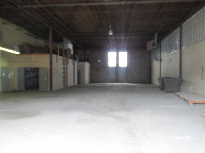 More Photos Of 29 Commerce Ct, Verona Warehouse For Lease
