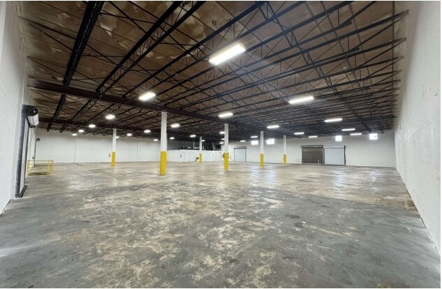 More Photos Of 10000-10020 NW 79th Ave, Hialeah Warehouse For Lease