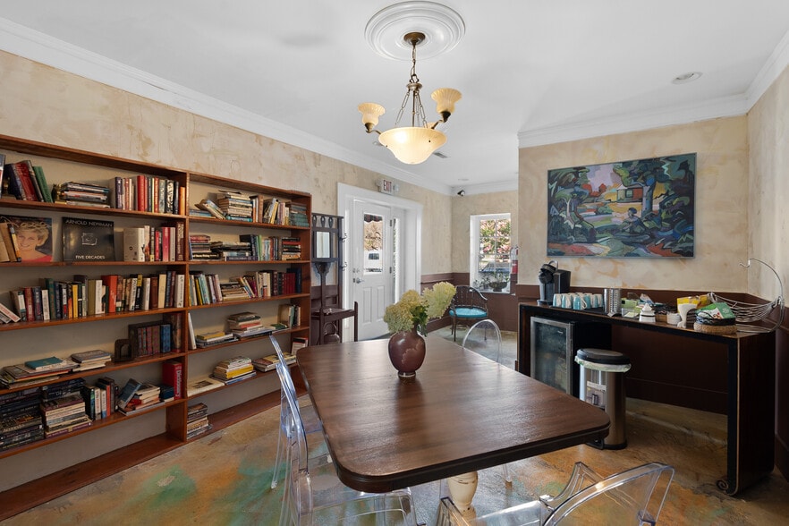 More Photos Of 108 Cumberland St E, Cowan Specialty For Sale