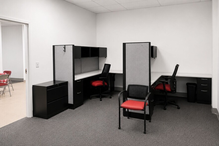 More Photos Of 300 Ferry Blvd, Stratford Freestanding For Lease