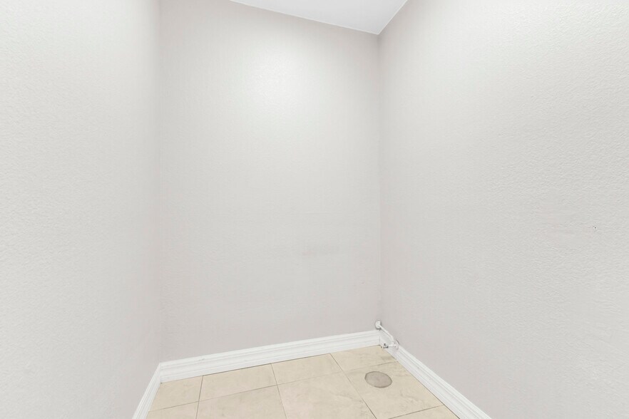 More Photos Of 4694 Tamiami Trl, Port Charlotte Freestanding For Lease