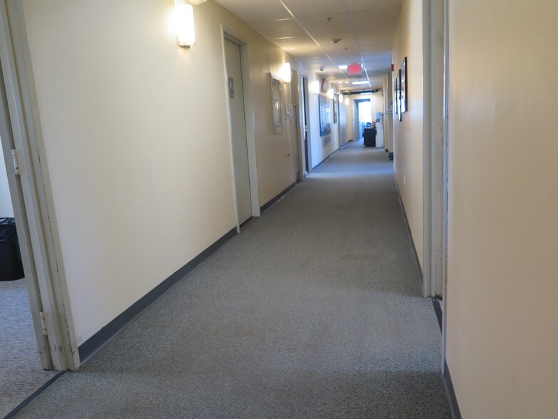 More Photos Of 101 Amesbury St, Lawrence Medical For Lease