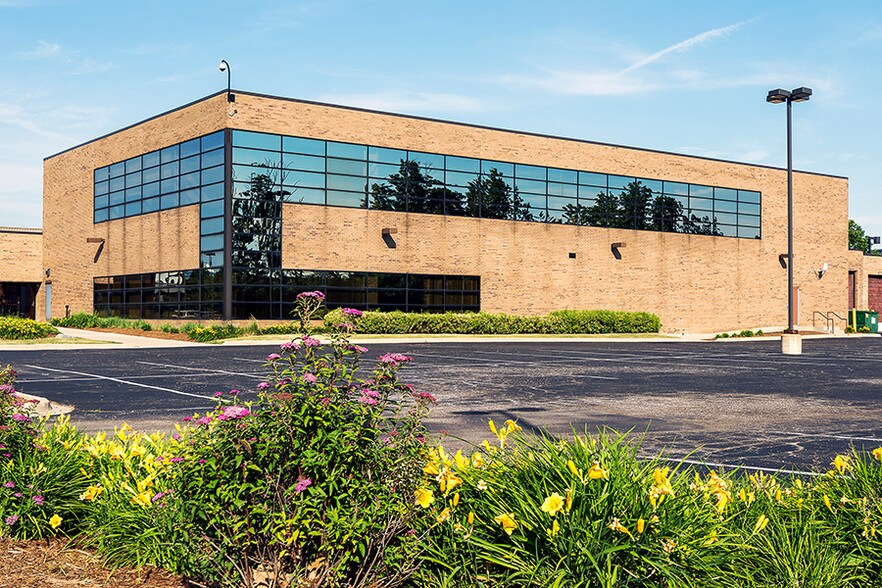 More Photos Of 5225 Auto Club Dr, Dearborn Office For Sale