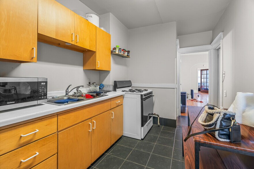 More Photos Of 3012 Bryant Ave S, Minneapolis Multifamily For Sale