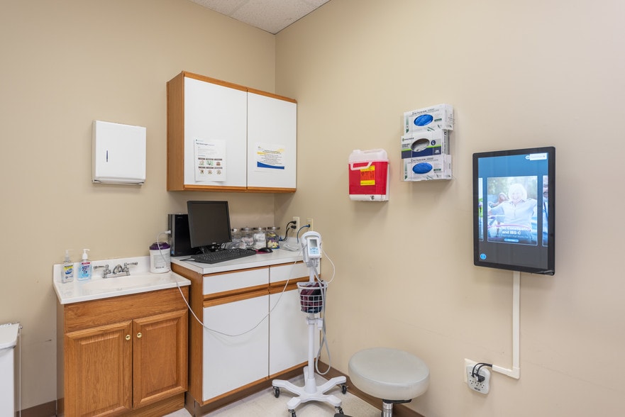 More Photos Of 12070 Old Line Ctr, Waldorf Medical For Lease