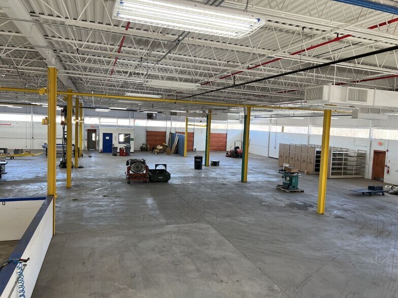 More Photos Of 856 N Main Street Ext, Wallingford Manufacturing For Sale