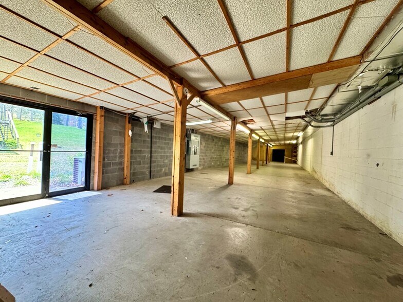 More Photos Of 868 State Route 3 and 12, Hinton Flex For Sale