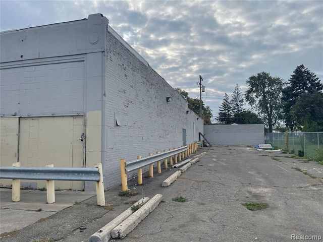 More Photos Of 301 S Oakwood, Detroit Warehouse For Sale