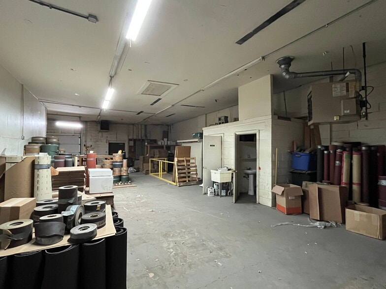 More Photos Of 1728 E New York St, Indianapolis Light Distribution For Sale