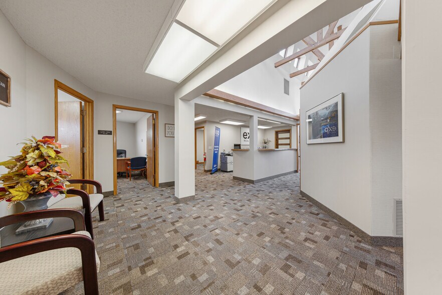 More Photos Of 152 E Pearl St, Owatonna Office For Sale