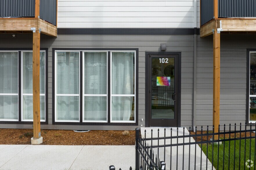 More Photos Of 3910-3940 Cherry Ave NE, Keizer Storefront Retail Office For Lease