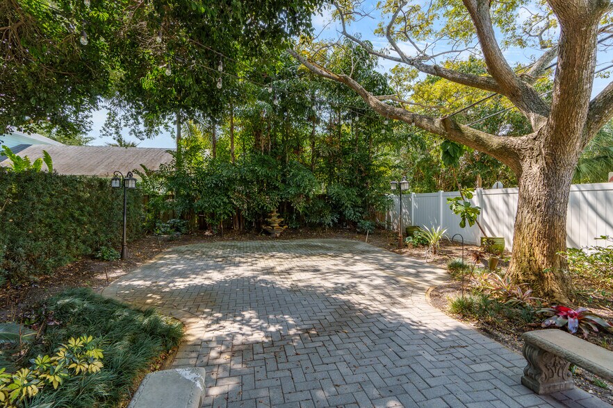 More Photos Of 354 NE 1st Ave, Delray Beach Office For Sale