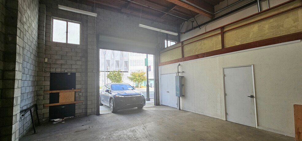More Photos Of 457 Mariposa St, San Francisco Warehouse For Lease