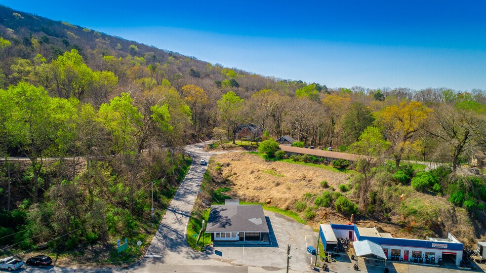 More Photos Of 2502 Cummings Hwy, Chattanooga General Retail For Sale