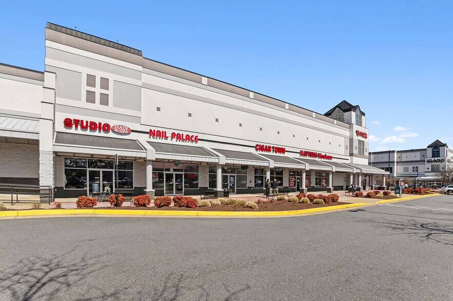 More Photos Of 12100-12220 W Fairfax Towne Center, Fairfax Unknown For Lease