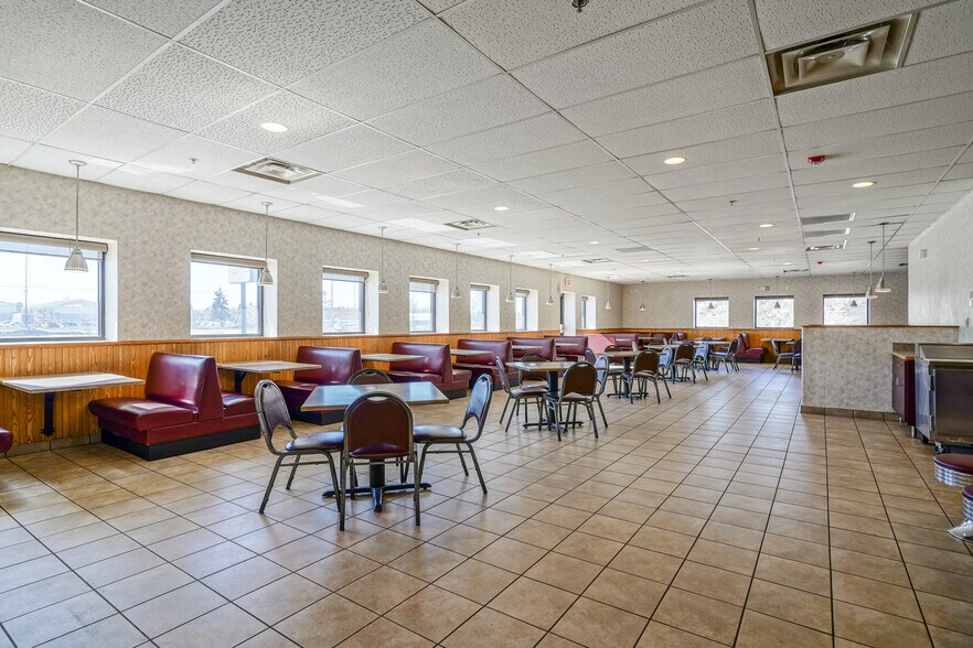 More Photos Of 3450 Gateway Dr, Grand Forks Restaurant For Lease