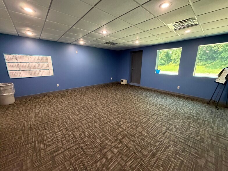 More Photos Of 516 Adams St, Mason Flex For Sale