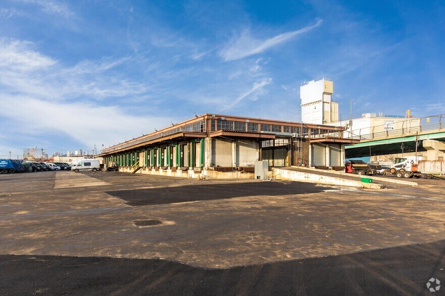 Primary Photo Of 460 Kingsland Ave, Brooklyn Truck Terminal For Lease