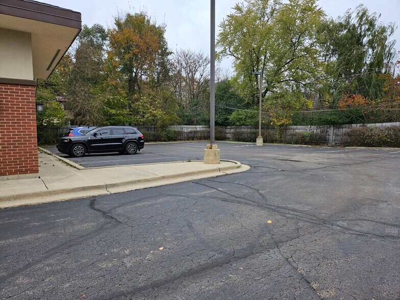 More Photos Of 932 N Wright St, Naperville Office For Lease