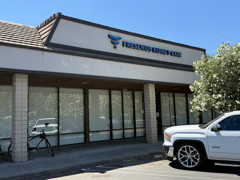 More Photos Of 45 W Main St, Woodland Department Store For Lease