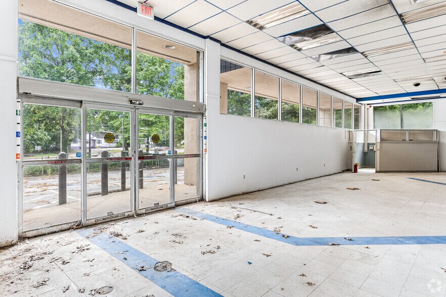 More Photos Of 3059 Washington Rd, East Point Freestanding For Sale