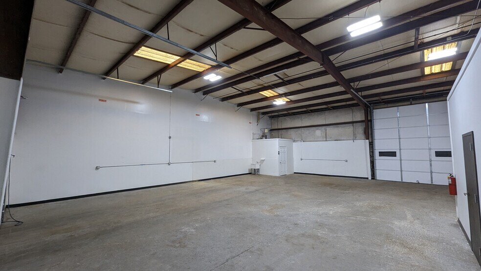 Primary Photo Of Four Wheel Dr, Duluth Warehouse For Lease