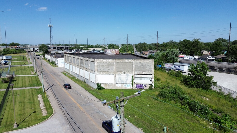 More Photos Of 3019 Roosevelt Ave, Indianapolis Warehouse For Sale