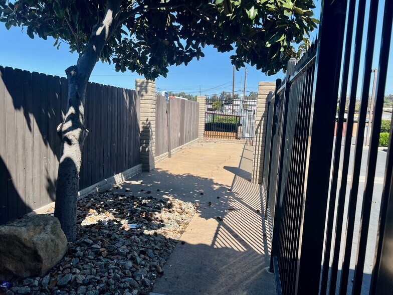 More Photos Of 935 W Mission Ave, Escondido Unknown For Lease