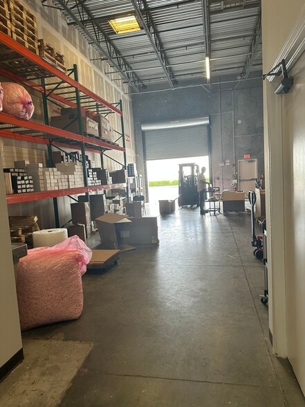 More Photos Of 4610-4630 Eagle Falls Pl, Tampa Warehouse For Lease