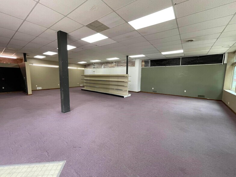 More Photos Of 1 S Frederick Ave, Oelwein Storefront Retail Residential For Sale