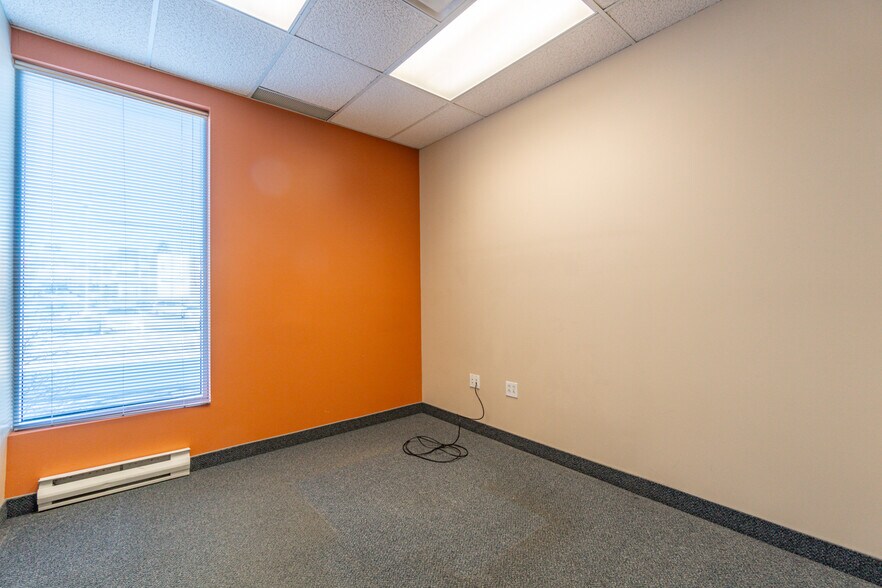 More Photos Of 786 St King E, Sherbrooke Storefront Retail Office For Sale