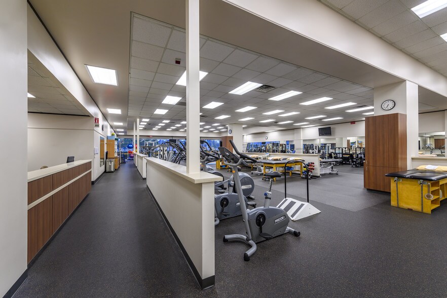 More Photos Of 14815-14863 Southwest Fwy, Sugar Land Medical For Lease