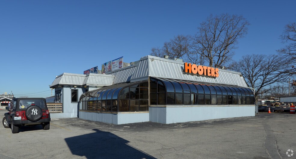 More Photos Of 667 Airport Rd, Warwick Restaurant For Sale