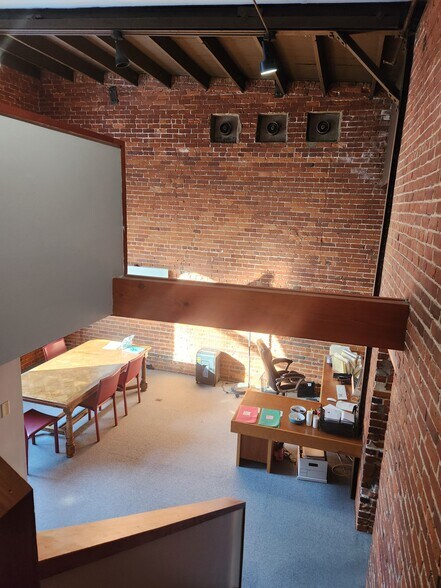 More Photos Of 421-423 S Main St, Stillwater Storefront Retail Office For Lease